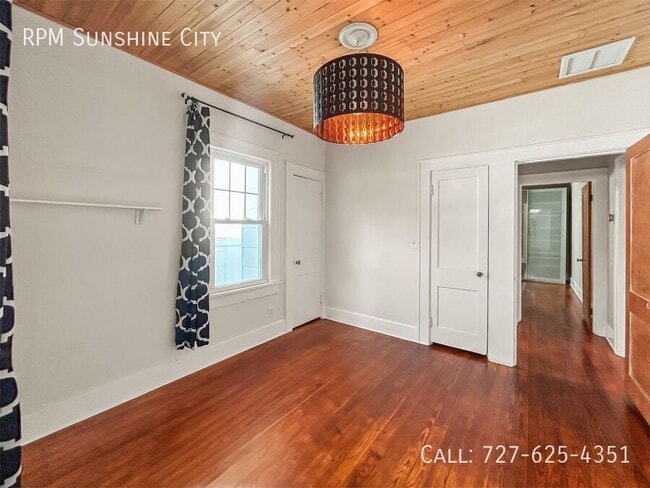 Building Photo - 748 32nd Ave N