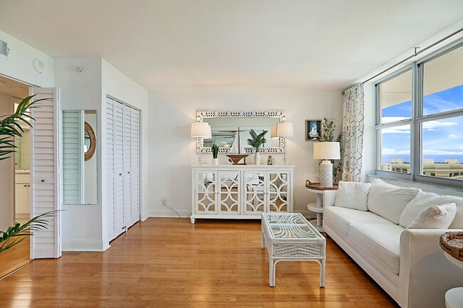 Building Photo - 2121 N Ocean Blvd