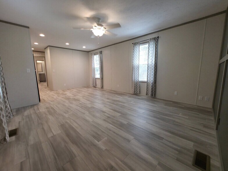 Building Photo - 1308 W Arlington Ave