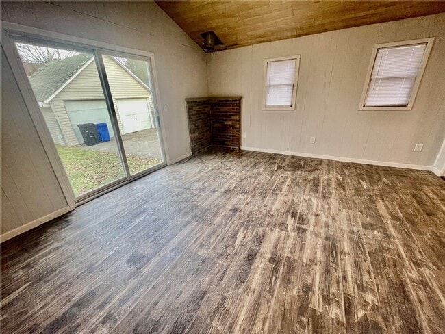 Building Photo - 223 E Filbert St