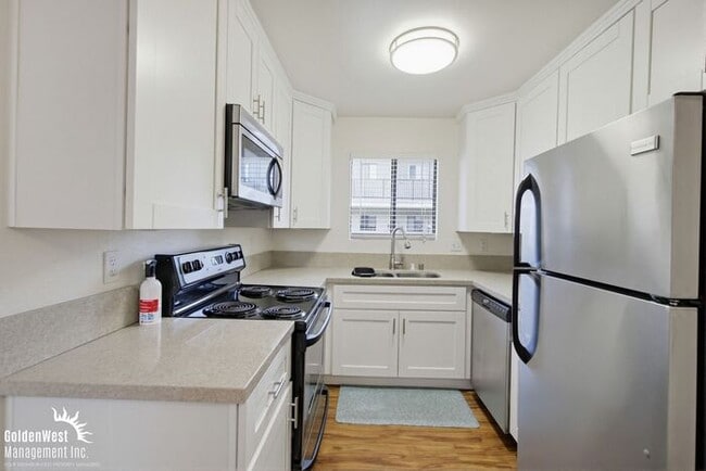 Building Photo - Updated 2Bdm 2Ba Apartment with Community Pool in the Heart of Normal Heights!
