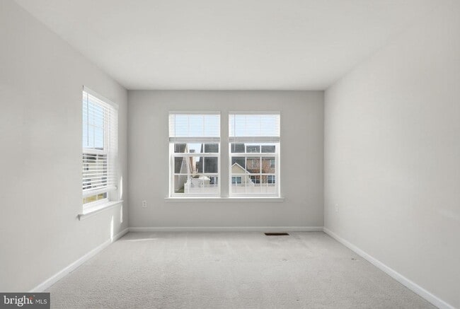 Building Photo - 43 Cecily Way