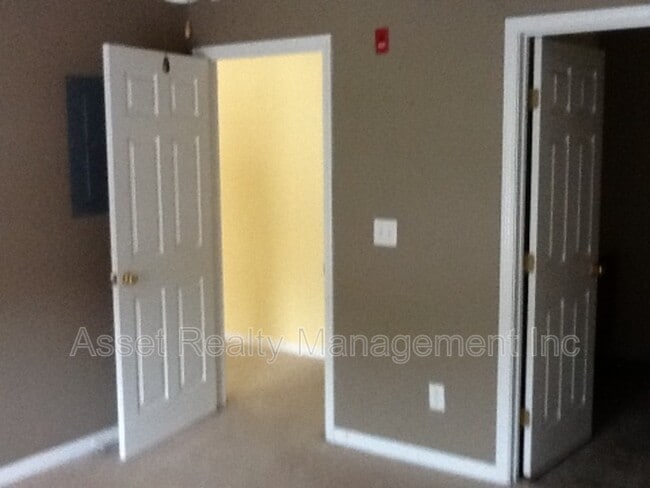 Building Photo - 1667 Maple View Way