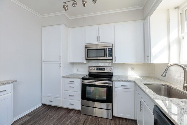 Building Photo - 5700 Pershing Ave
