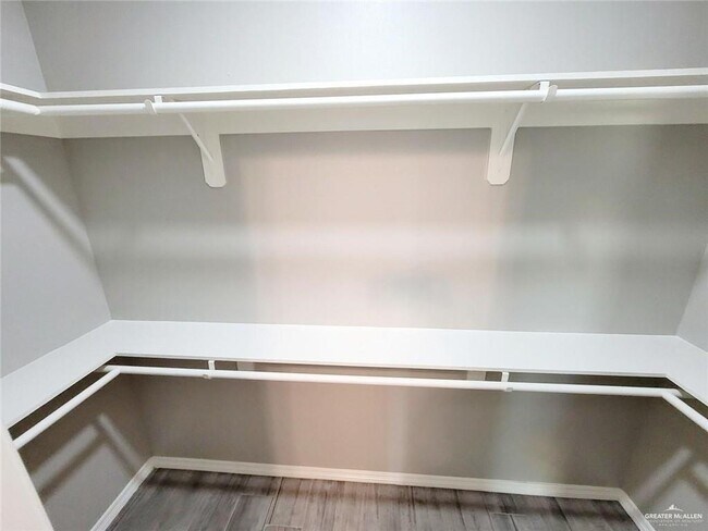 Building Photo - 10 Davenport St