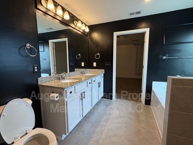 Building Photo - 1097 Sapphire Dr