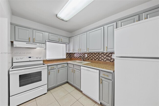 Building Photo - 7900 Camino Cir