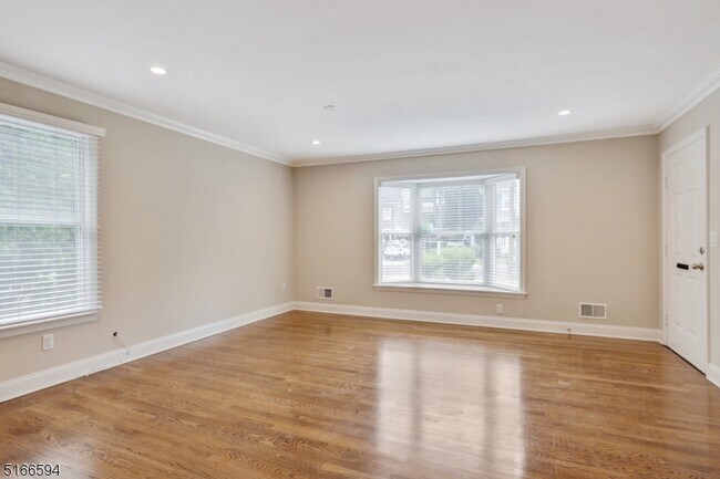 Building Photo - 23 Ruthven Pl