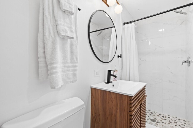 Building Photo - 615 SE 11th Ave