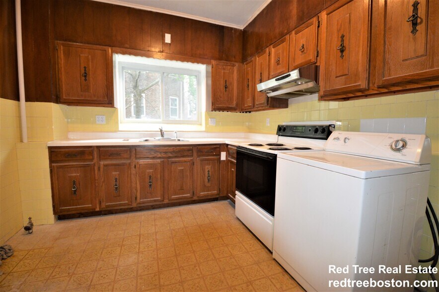 Building Photo - 64 Ballardvale St