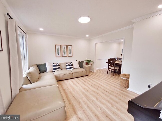 Building Photo - 10917 Outpost Dr