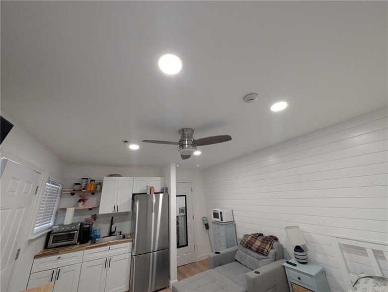 Building Photo - 53 Winnapaug Rd