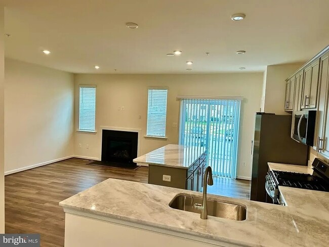 Building Photo - 209 Jenkins Way