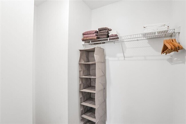 Building Photo - 1210 Cleburne Ave NE