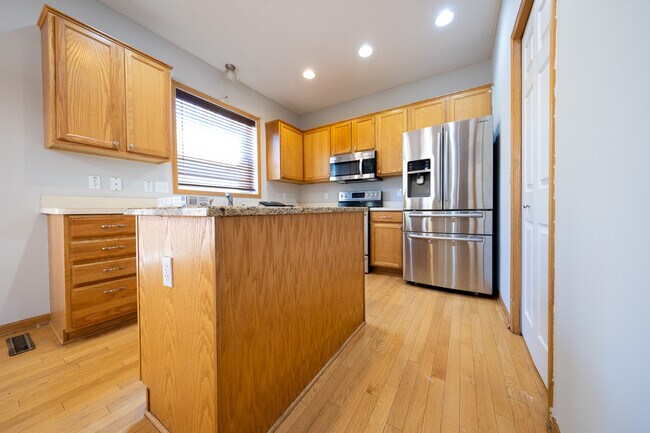 Building Photo - 12101 Waconia Cir NE