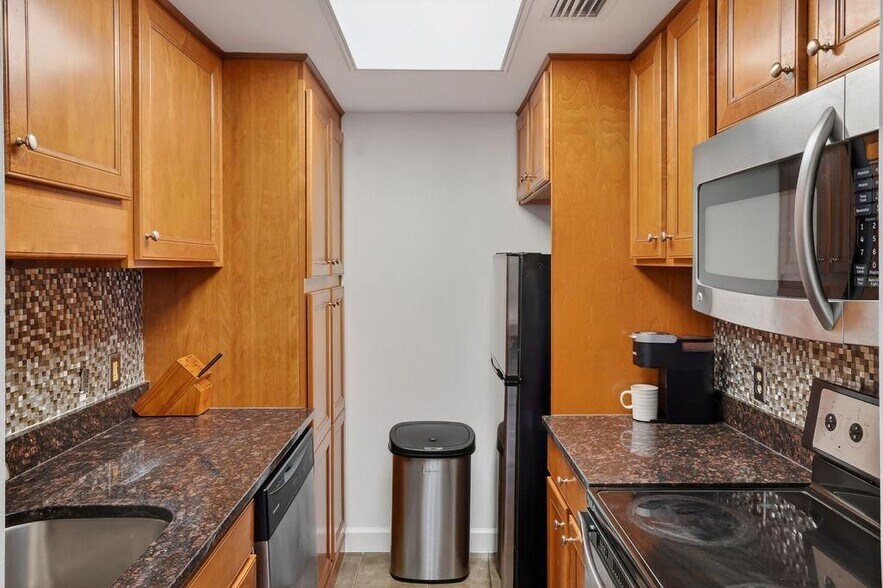 Building Photo - 1280 W Peachtree St NW