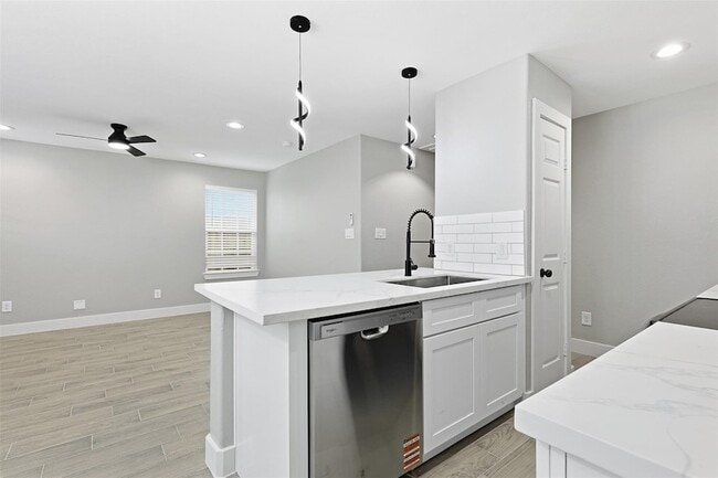 Building Photo - 9716 Fillmore St