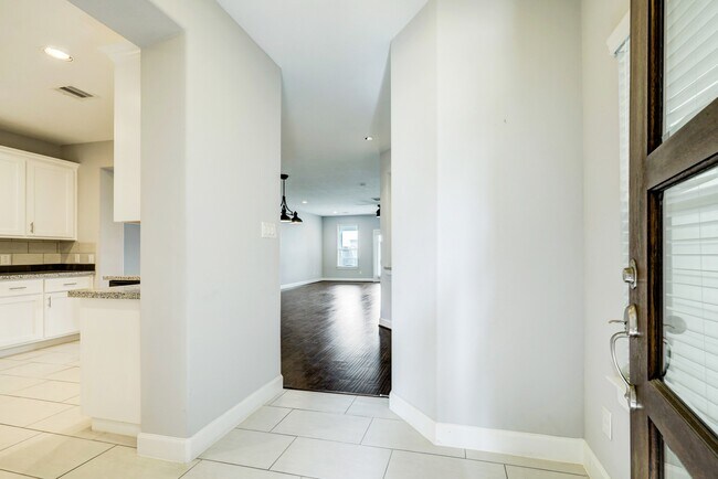 Building Photo - 1811 Wichita St