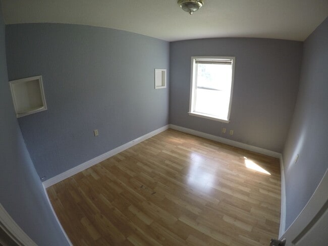 Building Photo - ROOMMATE CHANGE ONLY