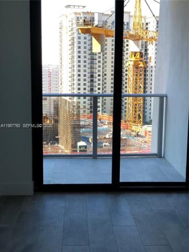 Building Photo - 1010 Brickell Ave