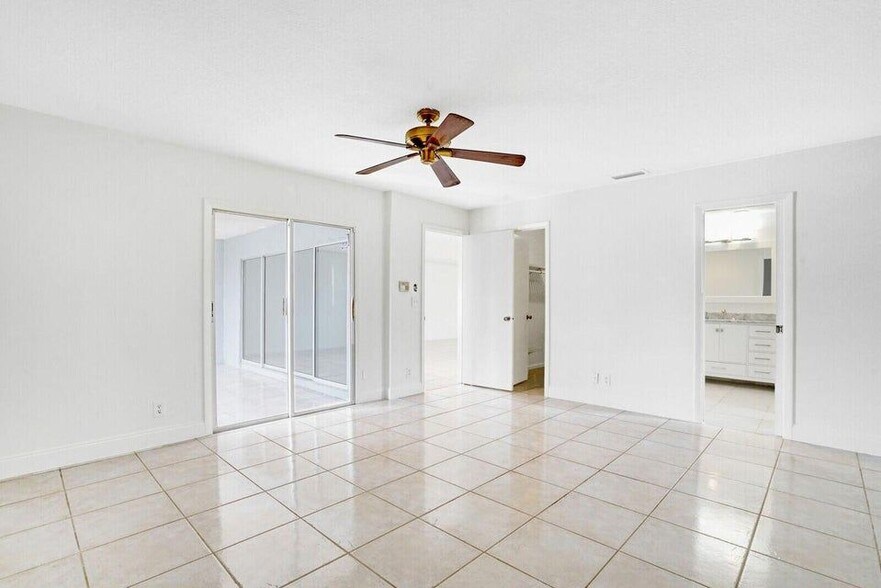 Building Photo - 9044 Pine Springs Dr
