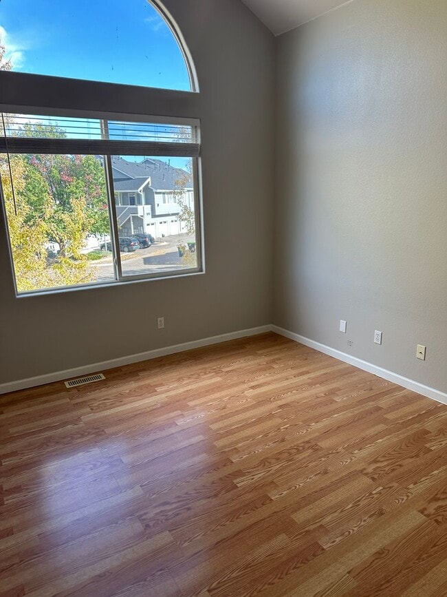 Building Photo - Clean, spacious, 2 bedroom, 2.5 bath townhome - near Buckley AFB!