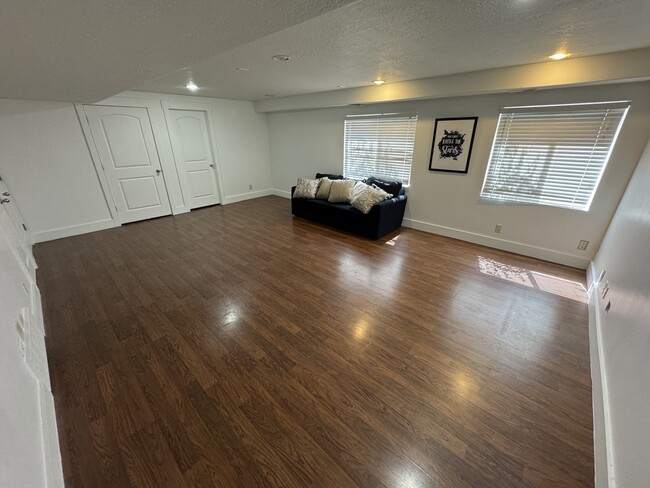 Building Photo - 2599 N Elm Dr