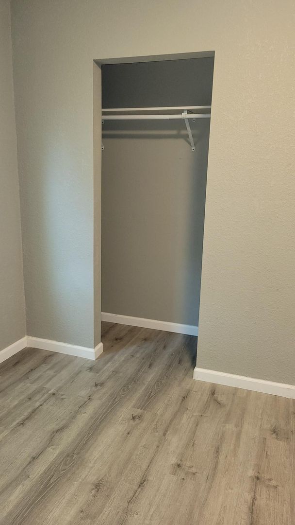 Building Photo - Completely Remodeled!!