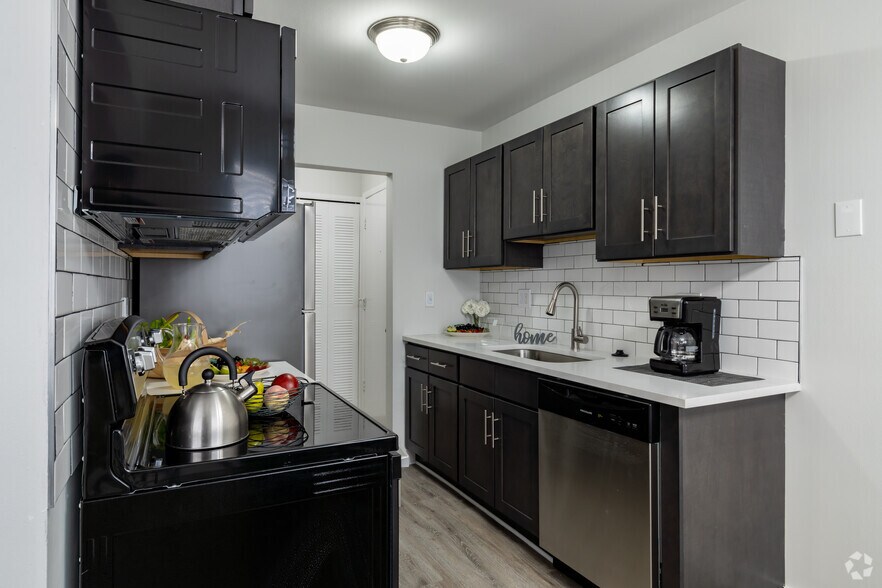 Bloomfield Square Apartments 3161 Bloomfield Ln Auburn Hills MI 48326