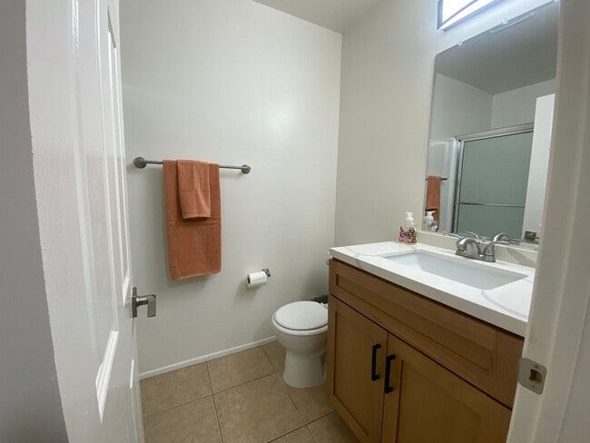Building Photo - Rancho Cucamonga Two Bedroom Condo