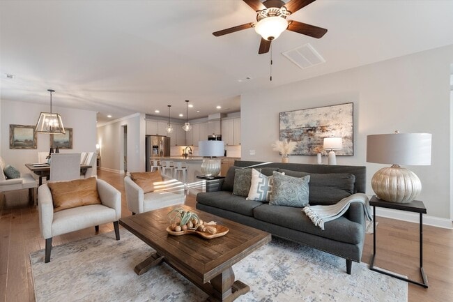 Building Photo - 250 Tanglewood Ln