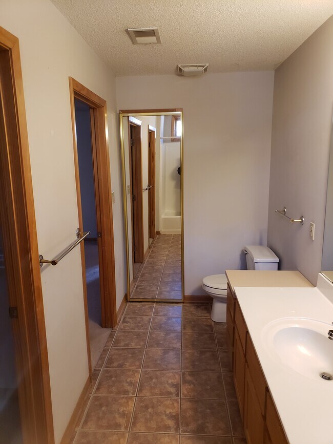 Other direction Back Upstairs Masterbath - 4523 State Line Rd
