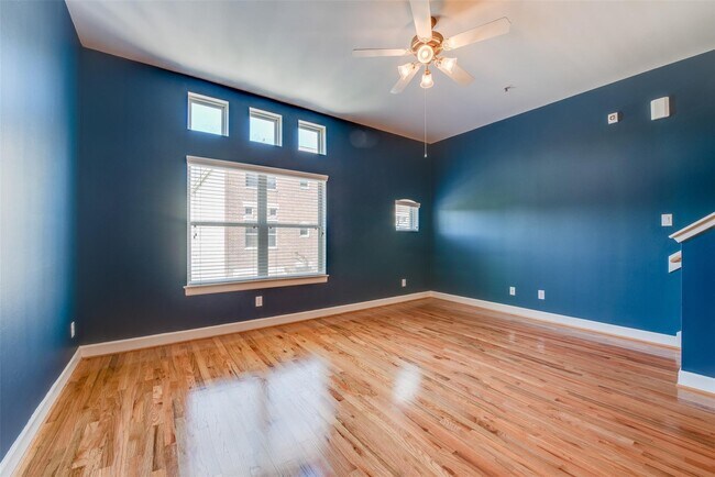 Building Photo - 5941 S Loop E