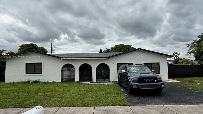 Building Photo - 17310 SW 109th Ave