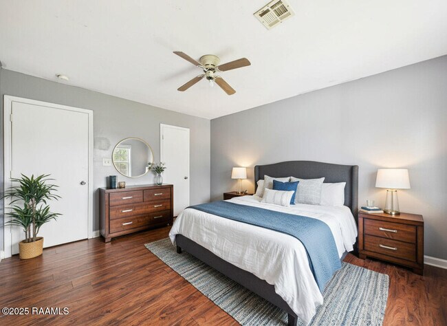 Building Photo - 615 Walker Rd