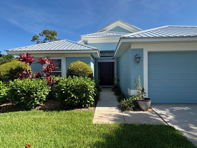 Building Photo - 4 BR 2 BA Annual Rental in Gated community...
