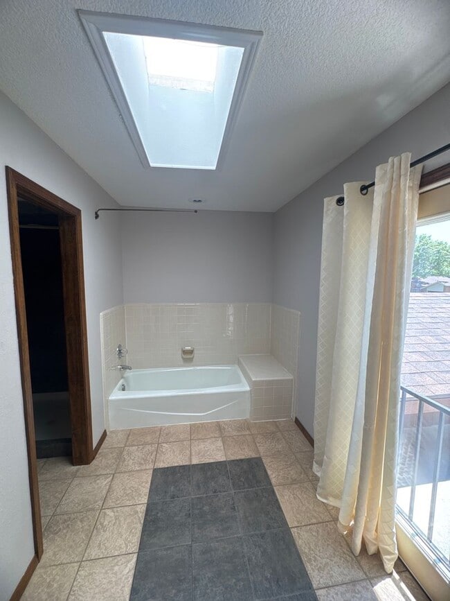 Building Photo - Two-story, four-bedroom, three-bathroom ho...