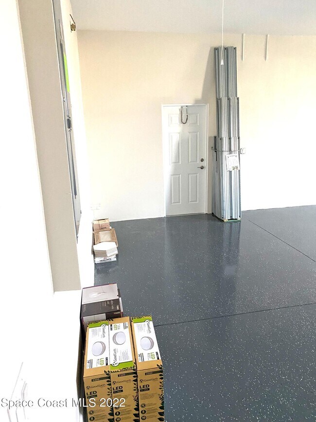 Building Photo - 8321 Paragrass Ave