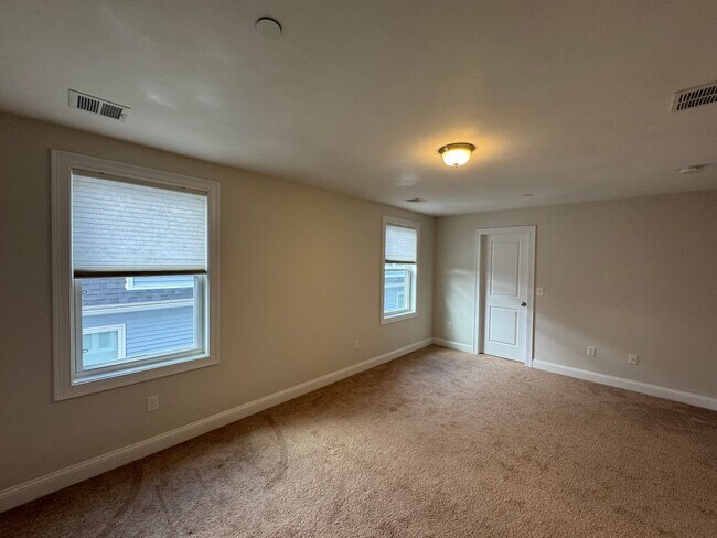 Building Photo - Modern Townhouse for Rent in Haverhill, MA...