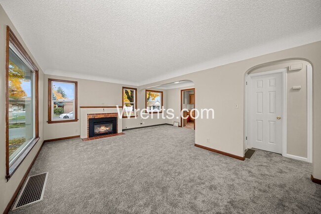 Building Photo - Newly renovated 3bd 2bath Shadle Rancher MUST SEE