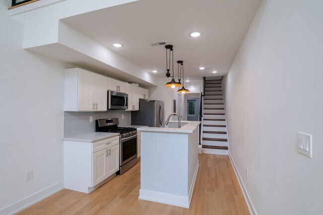 Building Photo - 1220 LeCount St