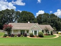 Building Photo - 55 Rolling Pines Dr