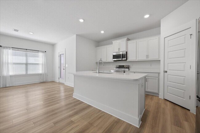 Building Photo - 210 Lyla Ln