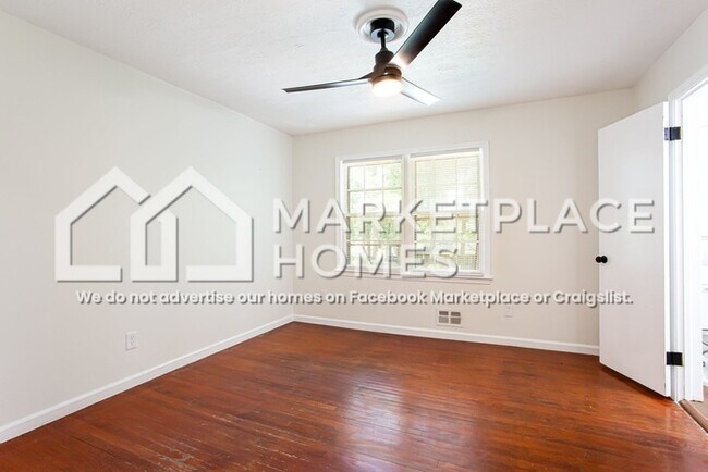 Building Photo - 4477 Glenhaven Dr