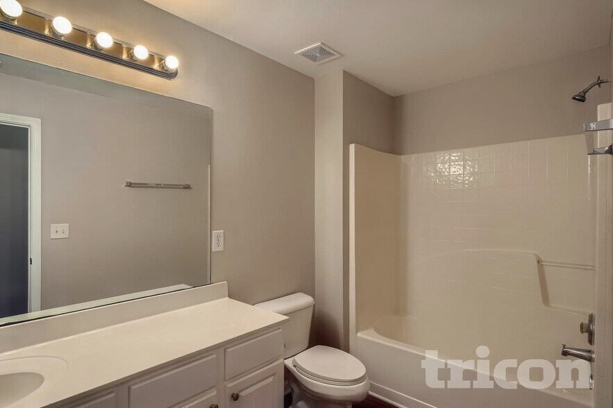 Building Photo - 4160 Triton Ives Dr NE