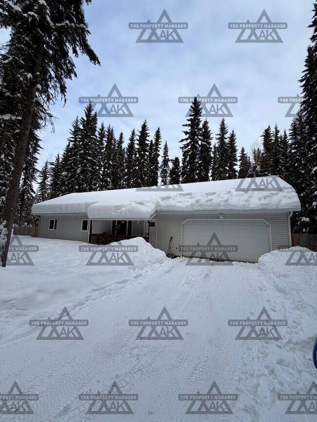 Building Photo - 3BR Home in North Pole | Fenced Yard/Pet Friendly + Garage | Available June 15