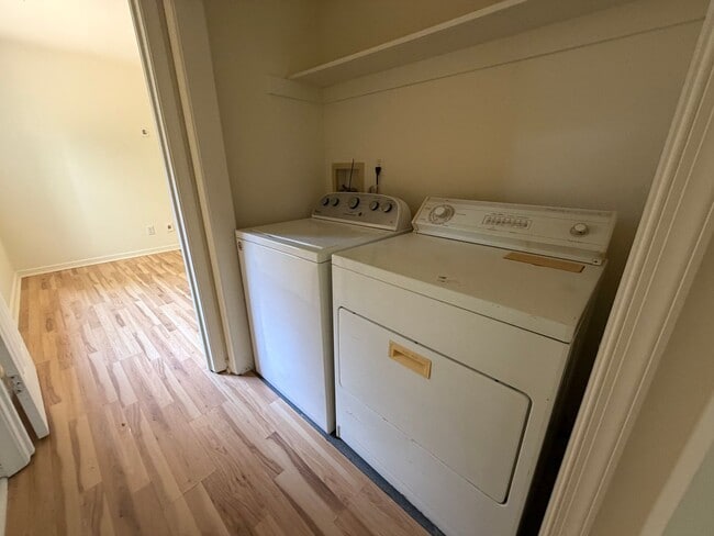 Building Photo - 1250 Clifden Green