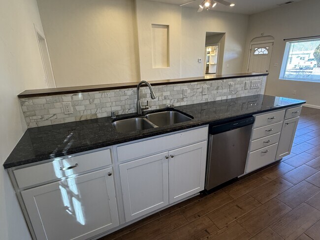 Building Photo - 2937 Washington St NE