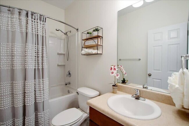 Building Photo - 11 Summer Lake Way