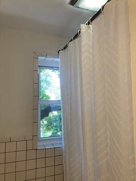 Building Photo - 100 Woodside Grn